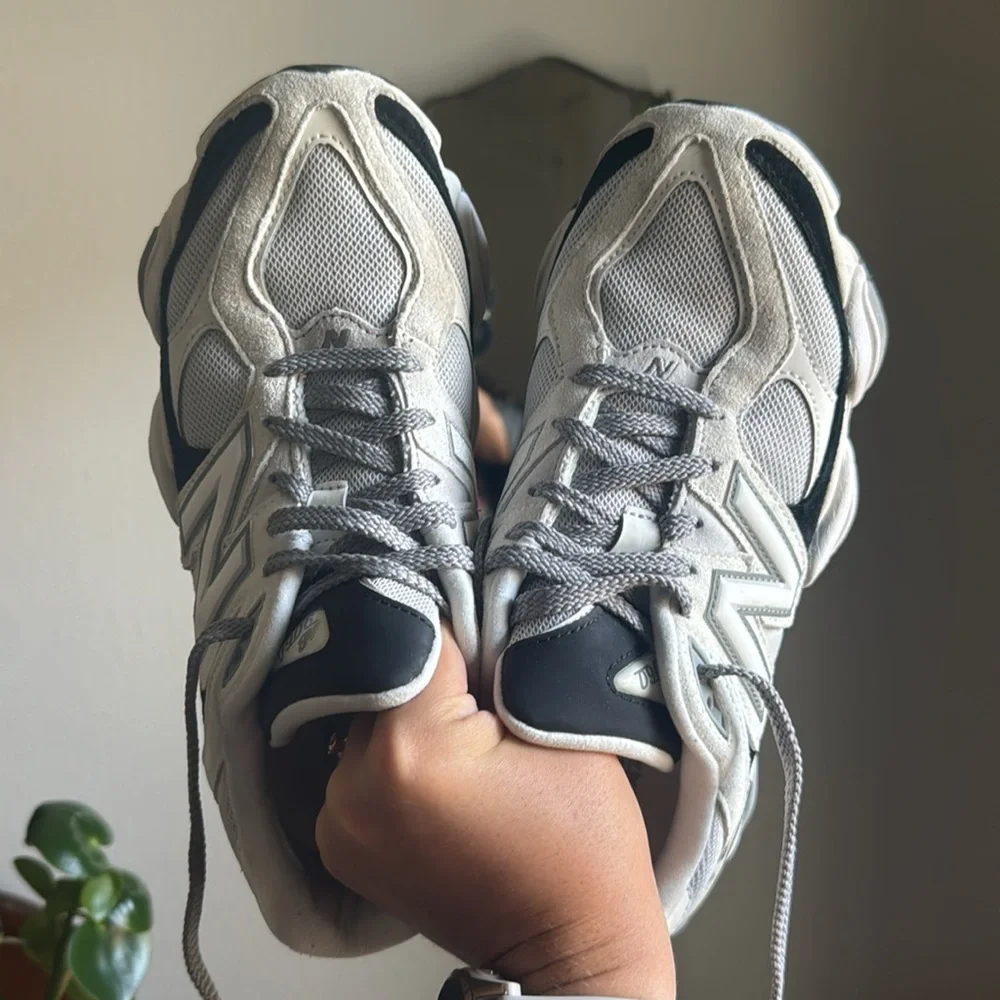 New Balance 9060 Like New - Picture 3 of 5